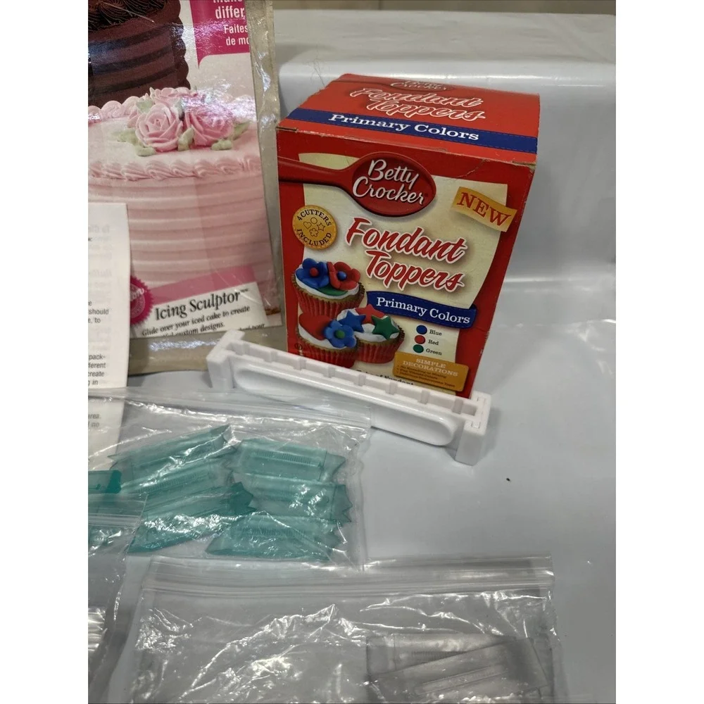 Wilton Cake Decorating Supplies Lot Of 8 Edging Tools Professional Look With Kit
